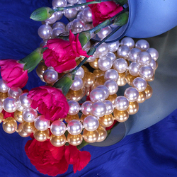 Jigsaw puzzle: Carnations and pearls