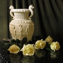 Jigsaw puzzle: Roses and Greek vase