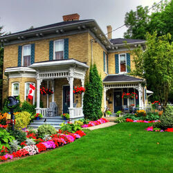 Jigsaw puzzle: Beautiful front garden in front of the house