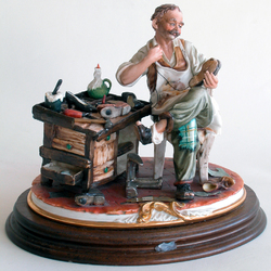 Jigsaw puzzle: Porcelain figurine. Shoemaker