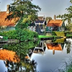 Jigsaw puzzle: Village by the pond