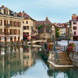 Jigsaw puzzle: A charming corner of France