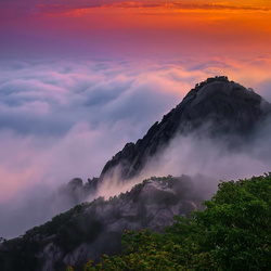 Jigsaw puzzle: Dawn in the mountains of Korea