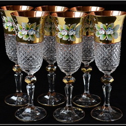 Jigsaw puzzle: Bohemian crystal champagne glasses