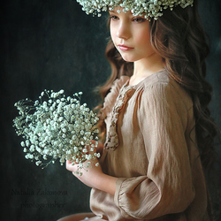 Jigsaw puzzle: Portrait of a girl with a wreath