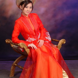 Jigsaw puzzle: Girl in vietnamese costume