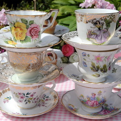 Jigsaw puzzle: Set of cups