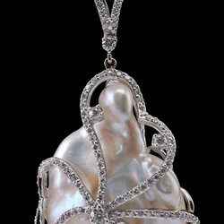 Jigsaw puzzle: Pendant with pearls