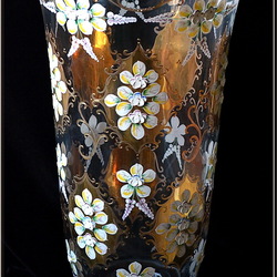 Jigsaw puzzle: A vase for flowers