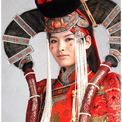 Jigsaw puzzle: Girl in Mongolian costume