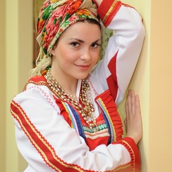 Jigsaw puzzle: Traditional costume of the Mordovians