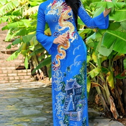 Jigsaw puzzle: Girl in vietnamese costume