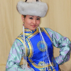 Jigsaw puzzle: Girl in Mongolian costume