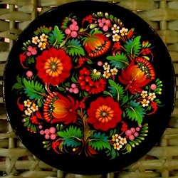 Jigsaw puzzle: Petrikov painting on plates