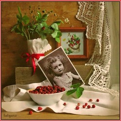 Jigsaw puzzle: Girl with strawberries