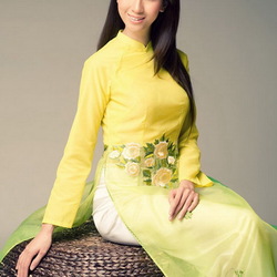 Jigsaw puzzle: Girl in vietnamese costume