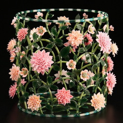 Jigsaw puzzle: A vase that does not require flowers