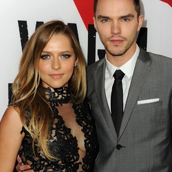 Jigsaw puzzle: Nicholas Hoult and Teresa Palmer