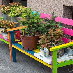 Jigsaw puzzle: The bench is busy