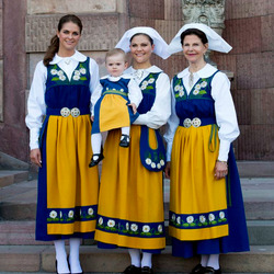 Jigsaw puzzle: Swedish national costumes
