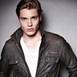 Jigsaw puzzle: Dominic Sherwood