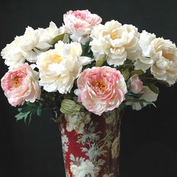 Jigsaw puzzle: Bouquet of peony ranunculi