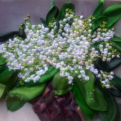 Jigsaw puzzle: Silvery lilies of the valley