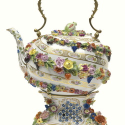 Jigsaw puzzle: Meissen porcelain. Teapot