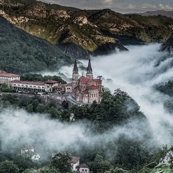 Jigsaw puzzle: Castle in the fog