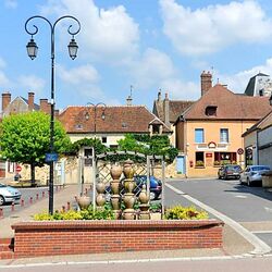 Jigsaw puzzle: The streets of Saint-Amand-en-Puisaye