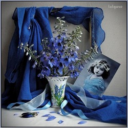 Jigsaw puzzle: Girl with delphinium