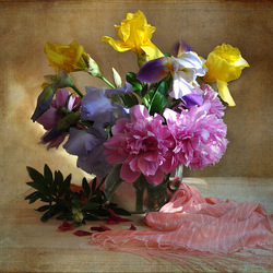 Jigsaw puzzle: Bouquet of irises and peonies
