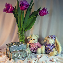 Jigsaw puzzle: Three tulips and toys