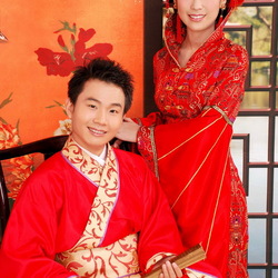 Jigsaw puzzle: Man and girl in Chinese costumes