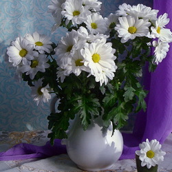 Jigsaw puzzle: Bouquet of white chrysanthemums