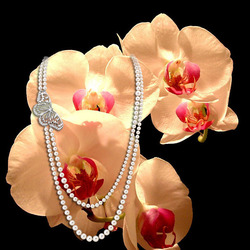 Jigsaw puzzle: Flowers and jewelry