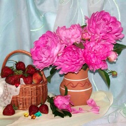 Jigsaw puzzle: Strawberries with peonies