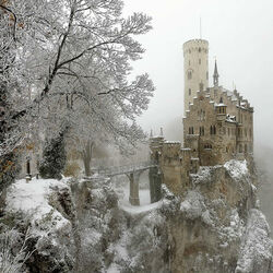 Jigsaw puzzle: Liechtenstein castle in winter
