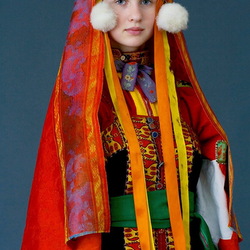 Jigsaw puzzle: Girl in Russian costume