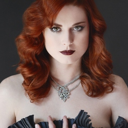 Jigsaw puzzle: Alexandra Breckenridge