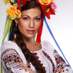 Jigsaw puzzle: Girl in Ukrainian costume
