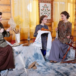 Jigsaw puzzle: Three maidens by the window