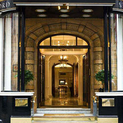 Jigsaw puzzle: Stafford Hotel. London. Front entrance