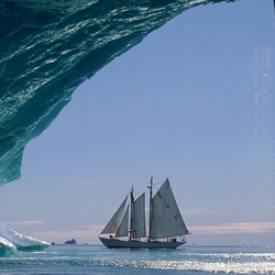 Jigsaw puzzle: Sailboat at the ice grotto