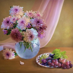 Jigsaw puzzle: Chrysanthemums and grapes