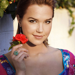 Jigsaw puzzle: Arielle Kebbel