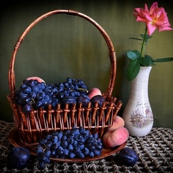 Jigsaw puzzle: Grapes and rose
