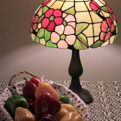Jigsaw puzzle: Pepper under the lampshade