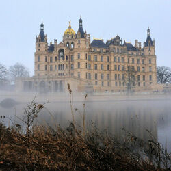 Jigsaw puzzle: Schwerin castle in the fog