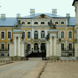 Jigsaw puzzle: Rundale Palace. Front entrance